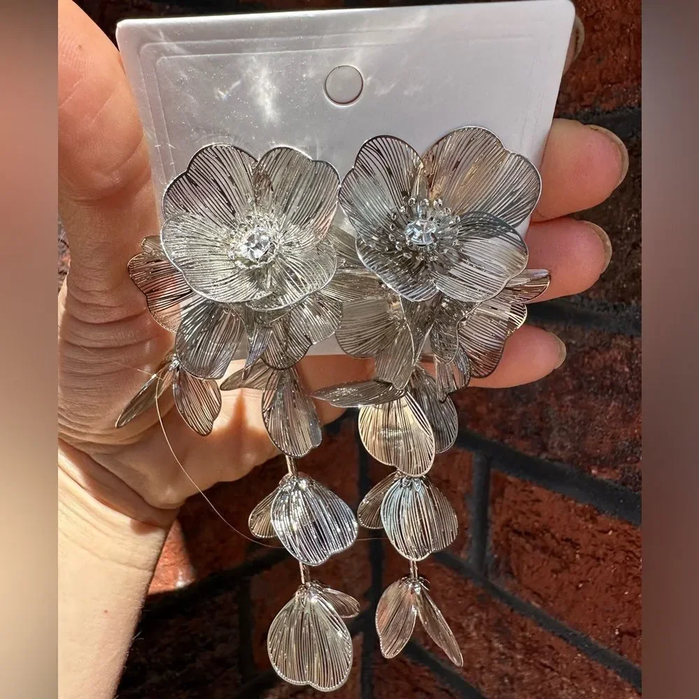 Zara Kate Middleton Famous Cascading Floral Earrings - Picture 15 of 17